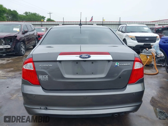2012 Ford Fusion Hybrid z VIN 3FADP0L33CR289548, wystawiony jako IAAI lot #41905806 z przebiegiem 121 233 mil mil oraz . Historia ofert i sprzedaży dostępna na DreamBid. Obrazek 17.