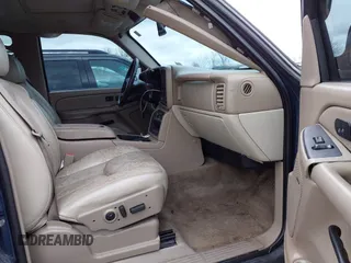 2005 Chevrolet Tahoe Z71 with VIN 1GNEK13Z95R255918, listed as a IAAI auction lot 42033067 with 236,936 mi miles. Bid and sale history available at carsss.com. Image 5.