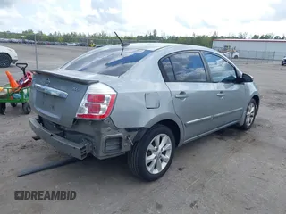 2011 Nissan Sentra SL z VIN 3N1AB6AP5BL648178, wystawiony jako IAAI lot #41491781 z przebiegiem 159 250 mil mil oraz . Historia ofert i sprzedaży dostępna na DreamBid. Obrazek 4.