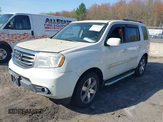 2013 Honda Pilot Touring with VIN 5FNYF4H97DB069979, listed as a IAAI auction lot 42133922 with 276,574 mi miles and . Bid and sale history available at carsss.com. Image 17.