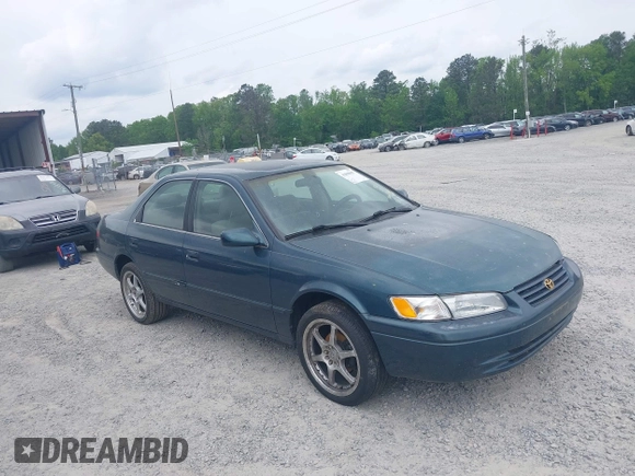 1997 Toyota Camry LE z VIN 4T1BG22K7VU005271, wystawiony jako IAAI lot #42098097 z przebiegiem Nie podano mil oraz . Historia ofert i sprzedaży dostępna na DreamBid. Obrazek 1.