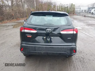 2023 Toyota Corolla Cross L z VIN 7MUAAABG7PV075454, wystawiony jako IAAI lot #41974426 z przebiegiem Nie podano mil oraz . Historia ofert i sprzedaży dostępna na DreamBid. Obrazek 15.