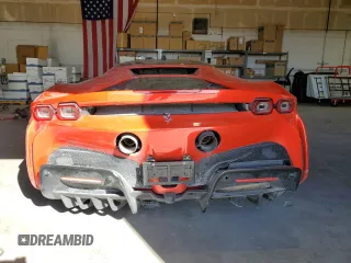 2021 Ferrari SF90 z VIN ZFF95NLA8M0263161, wystawiony jako Copart lot #44430285 z przebiegiem 6090 mil mil oraz Tytuł czysty. Historia ofert i sprzedaży dostępna na DreamBid. Obrazek 6.