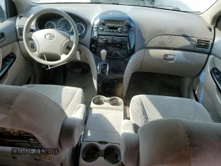 2005 Toyota Sienna CE с VIN 5TDZA23C35S240699, выставлен на аукционе Copart как лот 57144095 с пробегом 278 344 миль миль и Списание • Salvage title. История ставок и продаж доступна на DreamBid. Изображение 8.