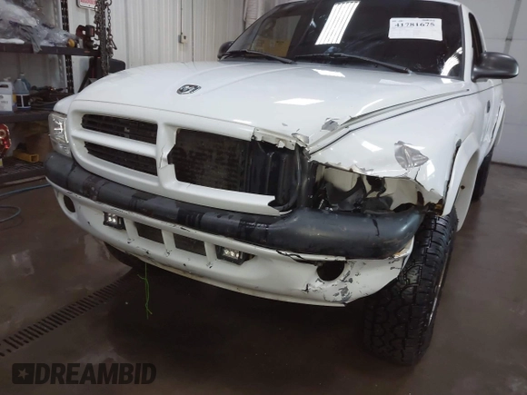 1998 Dodge Dakota SLT with VIN 1B7GG22Y1WS637629, listed as a IAAI auction lot 41781675 with 181,590 mi miles. Bid and sale history available at carsss.com. Image 6.