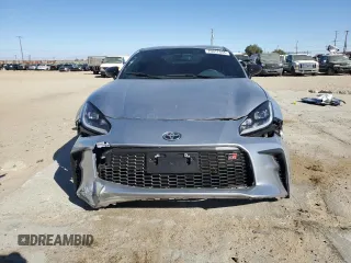 2024 Toyota GR86 with VIN JF1ZNBB16R8755068, listed as a Copart auction lot 76917694 with 2,191 mi miles and Salvage Title. Bid and sale history available at carsss.com. Image 5.