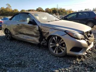 2016 Mercedes-Benz E 400 with VIN WDDKK6FF8GF334288, listed as a Copart auction lot 77405814 with 115,728 mi miles and Salvage Title. Bid and sale history available at carsss.com. Image 4.