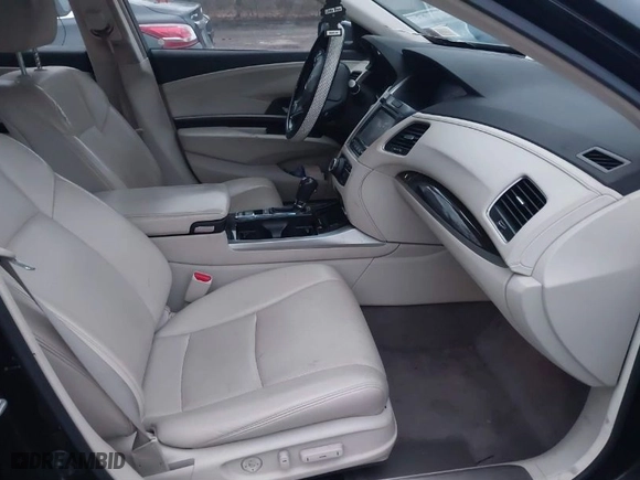 2014 Acura RLX Tech Pkg with VIN JH4KC1F58EC006870, listed as a IAAI auction lot 41142410 with 176,847 mi miles. Bid and sale history available at carsss.com. Image 5.