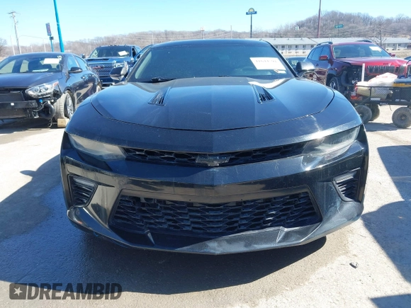 2017 Chevrolet Camaro 1SS z VIN 1G1FF1R7XH0199125, wystawiony jako IAAI lot #41644591 z przebiegiem 110 634 mil mil oraz . Historia ofert i sprzedaży dostępna na DreamBid. Obrazek 12.