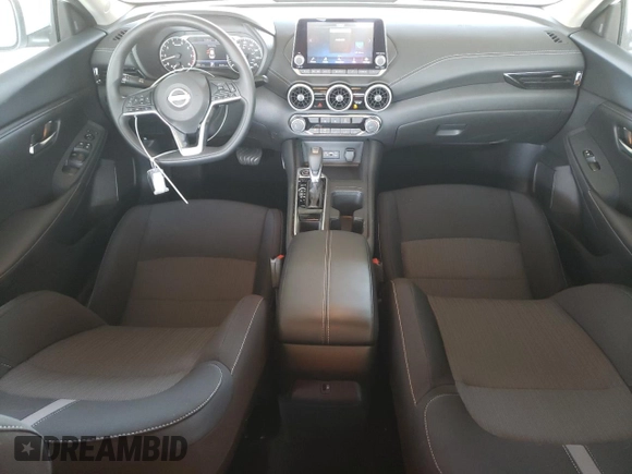 2025 Nissan Sentra SV z VIN 3N1AB8CV4SY303847, wystawiony jako Copart lot #60059615 z przebiegiem 4 384 mil mil oraz Czysty tytuł • Clean title. Historia ofert i sprzedaży dostępna na DreamBid. Obrazek 8.