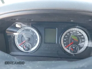 2019 Ram 1500 Tradesman z VIN 1C6RR6ST7KS546087, wystawiony jako IAAI lot #41553722 z przebiegiem Nie podano mil oraz . Historia ofert i sprzedaży dostępna na DreamBid. Obrazek 7.