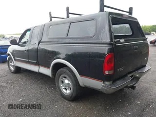 2000 Ford F-150 XL z VIN 1FTRX17L2YNB60131, wystawiony jako IAAI lot #42295537 z przebiegiem 216 638 mil mil oraz . Historia ofert i sprzedaży dostępna na DreamBid. Obrazek 3.