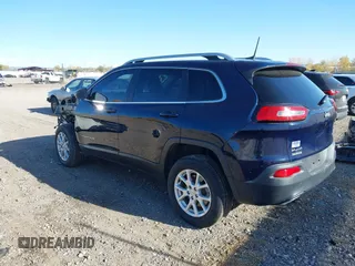 2016 Jeep Cherokee Latitude with VIN 1C4PJMCS1GW188728, listed as a IAAI auction lot 40656265 with 91,002 mi miles and . Bid and sale history available at DreamBid. Image 3.