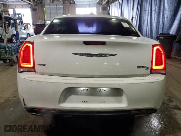 2020 Chrysler 300 S with VIN 2C3CCAGG7LH150964, listed as a Copart auction lot 45543495 with 104,812 mi miles and Non Repairable. Bid and sale history available at DreamBid. Image 6.