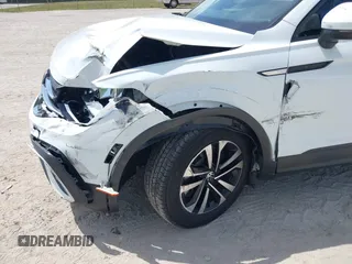 2022 Volkswagen Tiguan S z VIN 3VV1B7AX0NM126321, wystawiony jako IAAI lot #41939646 z przebiegiem 62 309 mil mil oraz . Historia ofert i sprzedaży dostępna na DreamBid. Obrazek 17.