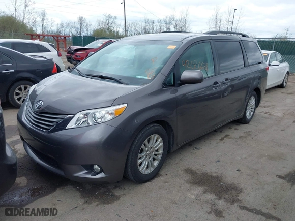 2013 Toyota Sienna XLE AAS with VIN 5TDYK3DC4DS327135, listed as a IAAI auction lot 42026628 with 141,982 mi miles. Bid and sale history available at carsss.com. Image 17.