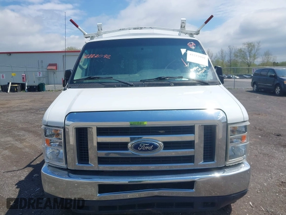 2014 Ford Econoline Cargo Commercial z VIN 1FTNE2EW8EDA43498, wystawiony jako IAAI lot #42222092 z przebiegiem 145 528 mil mil oraz . Historia ofert i sprzedaży dostępna na DreamBid. Obrazek 12.