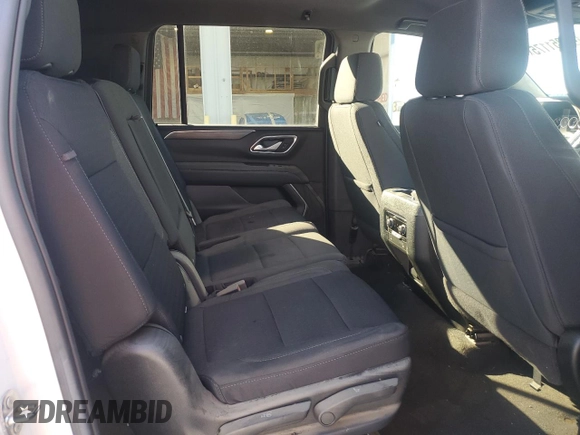 2022 Chevrolet Suburban LS z VIN 1GNSKBKD4NR211131, wystawiony jako Copart lot #46851175 z przebiegiem 47 808 mil mil oraz Szkoda całkowita • Salvage title. Historia ofert i sprzedaży dostępna na DreamBid. Obrazek 12.