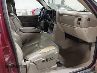 2004 Chevrolet Suburban LT z VIN 1GNFK16Z94J134187, wystawiony jako IAAI lot #41810015 z przebiegiem 262 667 mil mil oraz . Historia ofert i sprzedaży dostępna na DreamBid. Obrazek 5.