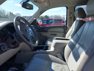 2012 GMC Yukon SLT with VIN 1GKS2CE02CR133683, listed as a IAAI auction lot 41375435 with 197,634 mi miles. Bid and sale history available at carsss.com. Image 5.