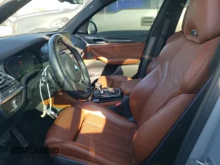 2022 BMW X3 M z VIN 5YM13EC01N9L57914, wystawiony jako Copart lot #38498483 z przebiegiem 17 261 mil mil oraz Szkody całkowita. Historia ofert i sprzedaży dostępna na DreamBid. Obrazek 7.