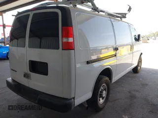 2017 Chevrolet Express Cargo с VIN 1GCWGAFF6H1350570, выставлен на аукционе IAAI как лот 42251678 с пробегом 165 837 миль миль и . История ставок и продаж доступна на DreamBid. Изображение 4.