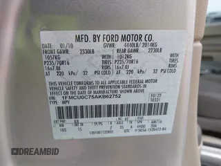 2010 Ford Escape XLS с VIN 1FMCU0C75AKB62752, выставлен на аукционе IAAI как лот 41962316 с пробегом 159 942 миль миль и . История ставок и продаж доступна на DreamBid. Изображение 9.