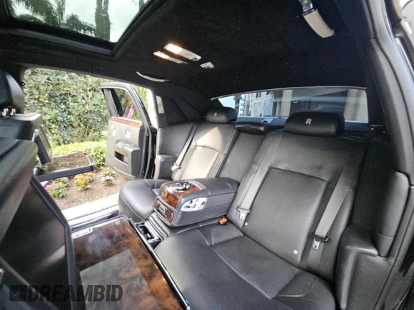 2012 Rolls-Royce Ghost z VIN SCA664L5XCUX65678, wystawiony jako Copart lot #52472415 z przebiegiem 70 892 mil mil oraz Tytuł czysty. Historia ofert i sprzedaży dostępna na DreamBid. Obrazek 6.
