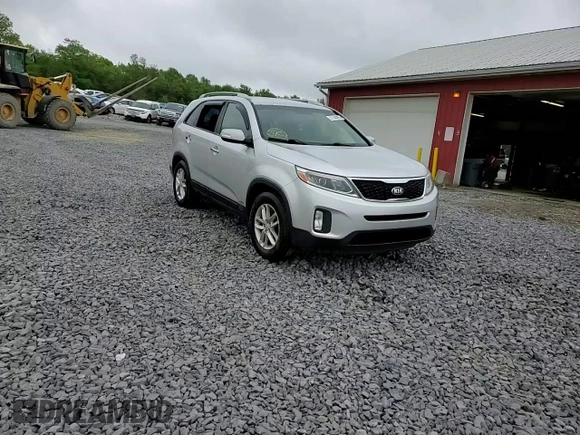 2014 Kia Sorento LX z VIN 5XYKTCA6XEG465634, wystawiony jako Copart lot #57148995 z przebiegiem 201 503 mil mil oraz Szkoda całkowita • Salvage title. Historia ofert i sprzedaży dostępna na DreamBid. Obrazek 15.