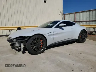 2020 Aston Martin Vantage z VIN SCFSMGAW8LGN03779, wystawiony jako Copart lot #70962054 z przebiegiem 15 448 mil mil oraz Szkody całkowita. Historia ofert i sprzedaży dostępna na DreamBid. Obrazek 1.