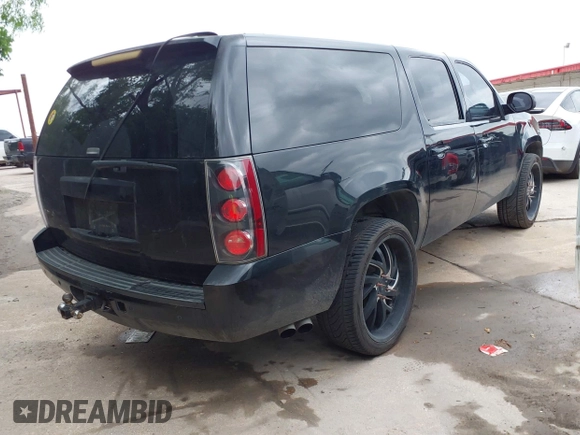 2008 GMC Yukon XL SLT with VIN 1GKFC16018R211752, listed as a IAAI auction lot 42137904 with 136,320 mi miles. Bid and sale history available at carsss.com. Image 4.