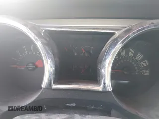 2006 Ford Mustang GT Deluxe z VIN 1ZVHT85H865217375, wystawiony jako IAAI lot #42770588 z przebiegiem Nie podano mil oraz . Historia ofert i sprzedaży dostępna na DreamBid. Obrazek 7.