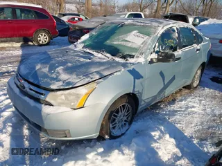 2009 Ford Focus SE z VIN 1FAHP35N79W262568, wystawiony jako IAAI lot #41288346 z przebiegiem 138 902 mil mil oraz . Historia ofert i sprzedaży dostępna na DreamBid. Obrazek 2.