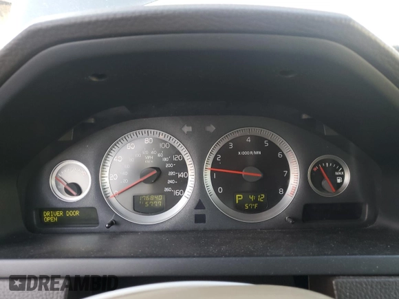 2007 Volvo XC90 V8 with VIN YV4CZ852871370576, listed as a Copart auction lot 46842845 with 176,840 mi miles and Salvage Title. Bid and sale history available at carsss.com. Image 9.