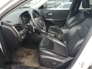 2019 Jeep Cherokee Altitude z VIN 1C4PJMLX6KD415525, wystawiony jako Copart lot #59932625 z przebiegiem 94 267 mil mil oraz Szkoda całkowita • Salvage title. Historia ofert i sprzedaży dostępna na DreamBid. Obrazek 7.