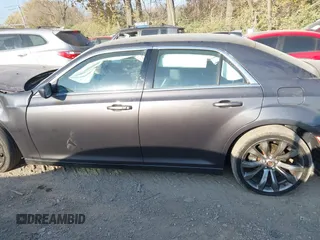 2016 Chrysler 300 Limited with VIN 2C3CCAAG2GH123881, listed as a IAAI auction lot 40713271 with 185,812 mi miles. Bid and sale history available at carsss.com. Image 14.