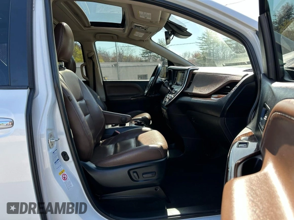 2018 Toyota Sienna XLE with VIN 5TDDZ3DCXJS208107, listed as a Copart auction lot 54538135 with 173,741 mi miles and Clean title. Bid and sale history available at DreamBid. Image 6.