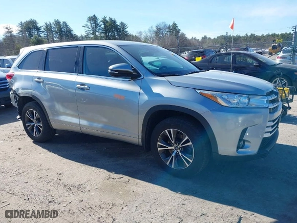 2018 Toyota Highlander LE with VIN 5TDBZRFH1JS490107, listed as a IAAI auction lot 41880092 with 53,710 mi miles. Bid and sale history available at carsss.com. Image 14.