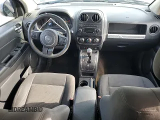 2016 Jeep Compass Sport z VIN 1C4NJCBA9GD553842, wystawiony jako Copart lot #58010695 z przebiegiem 141 751 mil mil oraz Czysty tytuł • Clean title. Historia ofert i sprzedaży dostępna na DreamBid. Obrazek 8.