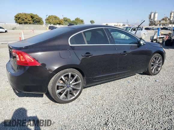 2015 Volvo S60 T5 Drive-E Premier z VIN YV126MFK6F2334600, wystawiony jako Copart lot #61436275 z przebiegiem 117 878 mil mil oraz Czysty tytuł • Clean title. Historia ofert i sprzedaży dostępna na DreamBid. Obrazek 3.
