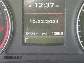 2017 Audi Q3 Premium z VIN WA1ECCFS0HR008186, wystawiony jako IAAI lot #40648800 z przebiegiem 139 379 mil mil oraz . Historia ofert i sprzedaży dostępna na DreamBid. Obrazek 16.