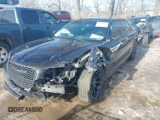 2020 Chrysler 300 S z VIN 2C3CCABT0LH180828, wystawiony jako IAAI lot #41370520 z przebiegiem 47 258 mil mil oraz . Historia ofert i sprzedaży dostępna na DreamBid. Obrazek 17.