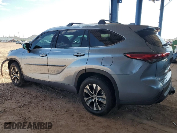 2021 Toyota Highlander XLE with VIN 5TDHZRBH1MS150749, listed as a Copart auction lot 62416335 with 43,900 mi miles and Salvage title. Bid and sale history available at DreamBid. Image 2.