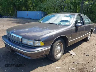 1993 Chevrolet Caprice z VIN 1G1BN53E9PR106587, wystawiony jako IAAI lot #42310802 z przebiegiem 77 043 mil mil oraz . Historia ofert i sprzedaży dostępna na DreamBid. Obrazek 6.