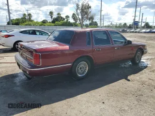 1996 Lincoln Town Car Signature z VIN 1LNLM82W3TY725921, wystawiony jako Copart lot #72569054 z przebiegiem 109 073 mil mil oraz Szkody całkowita. Historia ofert i sprzedaży dostępna na DreamBid. Obrazek 3.