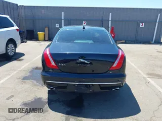 2016 Jaguar XJ Portfolio z VIN SAJWA2G76G8V97013, wystawiony jako IAAI lot #42239189 z przebiegiem Nie podano mil oraz . Historia ofert i sprzedaży dostępna na DreamBid. Obrazek 16.