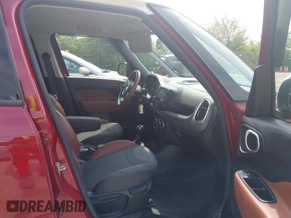 2015 FIAT 500L Urbana Trekking z VIN ZFBCFADH6FZ030774, wystawiony jako IAAI lot #42687006 z przebiegiem 76 193 mil mil oraz . Historia ofert i sprzedaży dostępna na DreamBid. Obrazek 5.