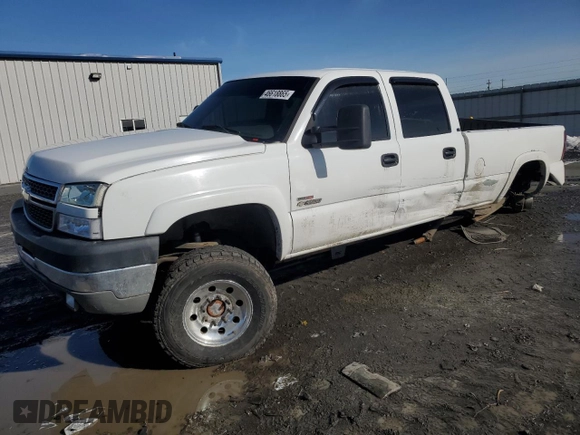 2005 Chevrolet Silverado 3500 SRW LT with VIN 1GCHK33245F953519, listed as a Copart auction lot 46618865 with 221,907 mi miles and Salvage Title. Bid and sale history available at carsss.com. Image 1.
