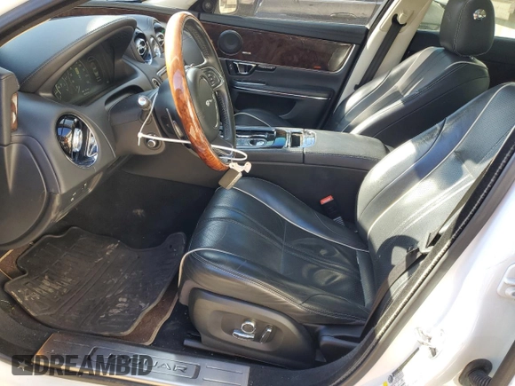 2016 Jaguar XJ R-Sport with VIN SAJWJ1CD8G8W02265, listed as a Copart auction lot 42821565 with 89,628 mi miles and Clean title. Bid and sale history available at DreamBid. Image 7.