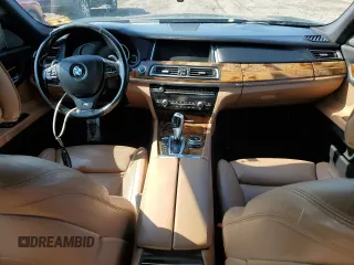 2014 BMW 7 Series 740Li xDrive z VIN WBAYF4C58ED281817, wystawiony jako Copart lot #55755815 z przebiegiem 112 398 mil mil oraz Szkoda całkowita • Salvage title. Historia ofert i sprzedaży dostępna na DreamBid. Obrazek 8.